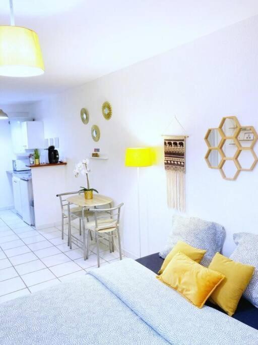 Studio A 5 Mn A Pied De La Gare Saint-Roch Montpellier Exterior foto